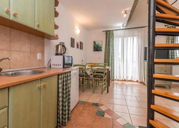 Appartamento Cozy In With Wifi Sukošan