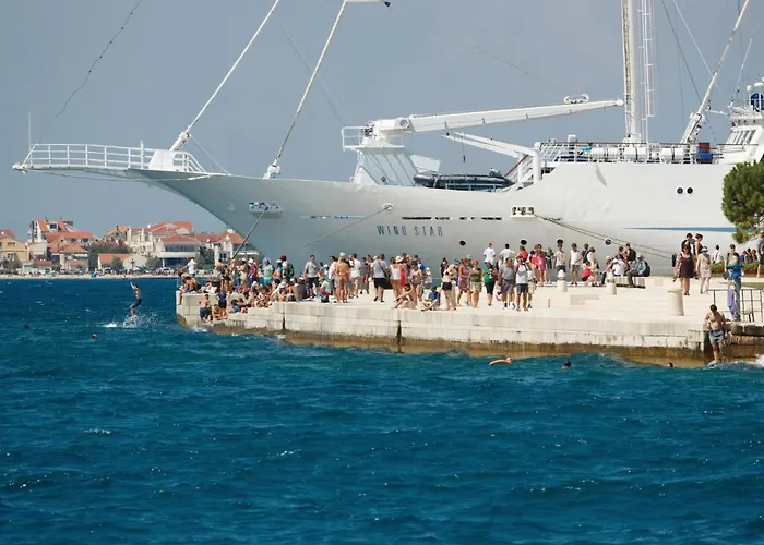 Апартаменты Cozy In With Wifi *